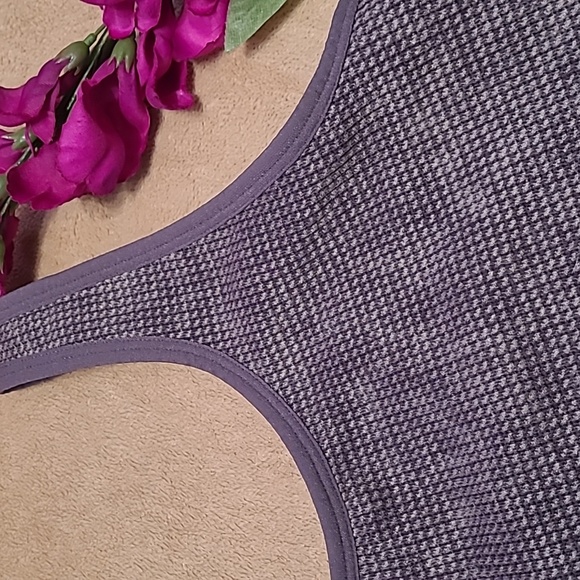 PINK Victoria's Secret Sports Bra NWOT - Picture 3 of 4